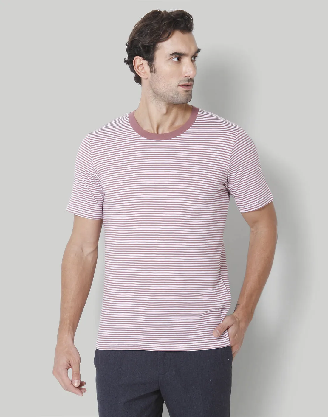 White Striped Crew Neck T-Shirt pria dari BANK SLOT
