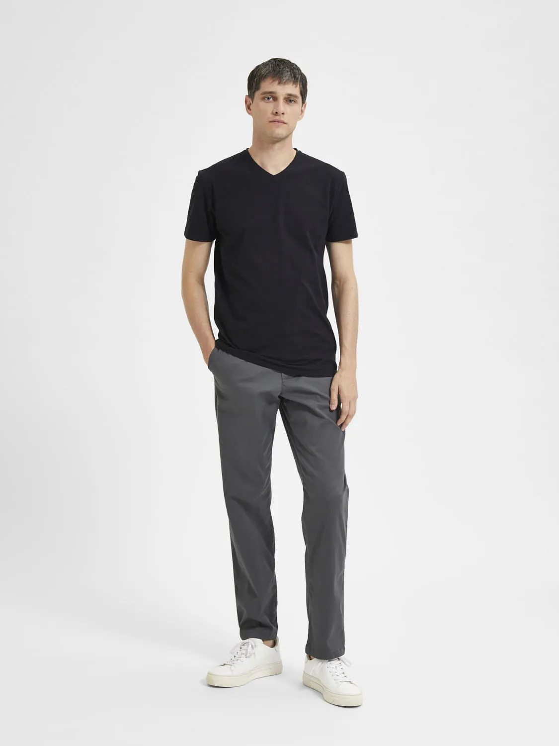 Kaos hitam pria bahan katun organik model v-neck lengan pendek koleksi DINO69