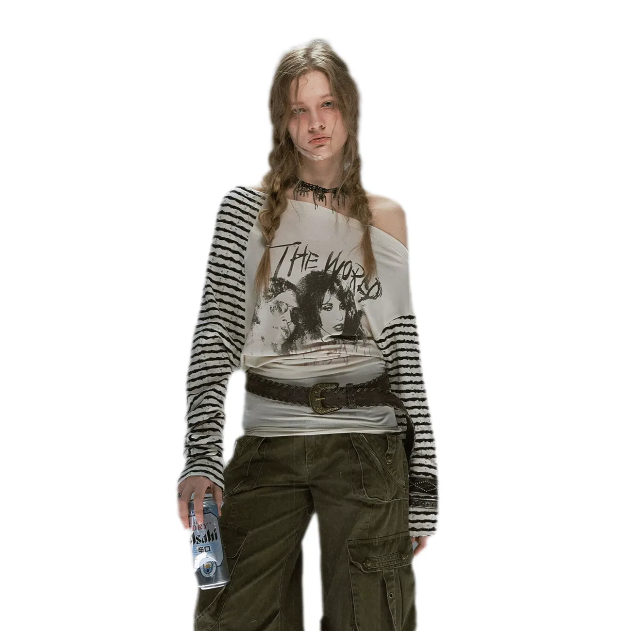 PASOPATI4D Gothic Graphic Asymmetric Tee warna beige lengan panjang gaya grunge
