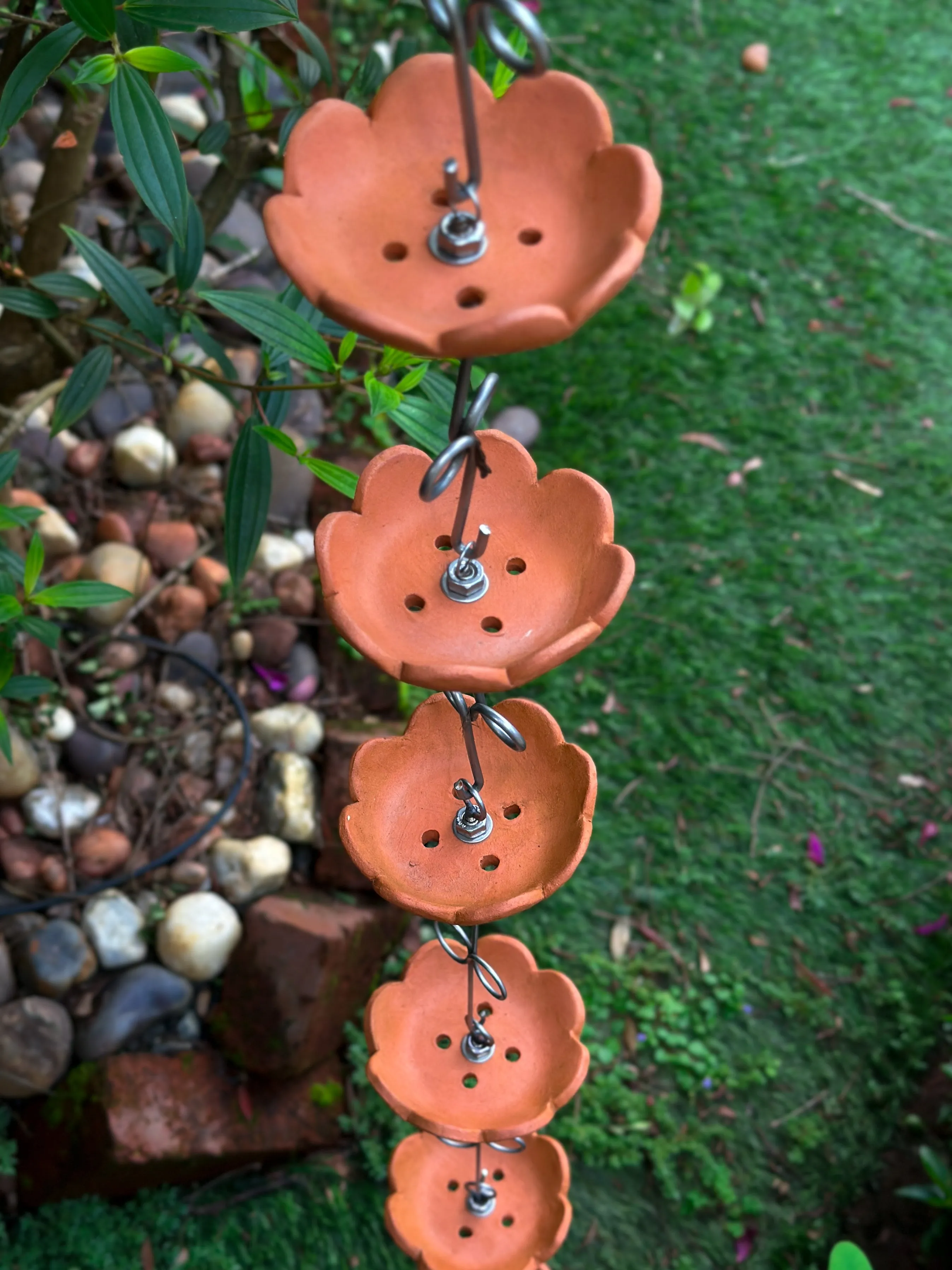 INATOGEL MazhaThooku Terracotta Rainwater Chain handmade di luar ruangan