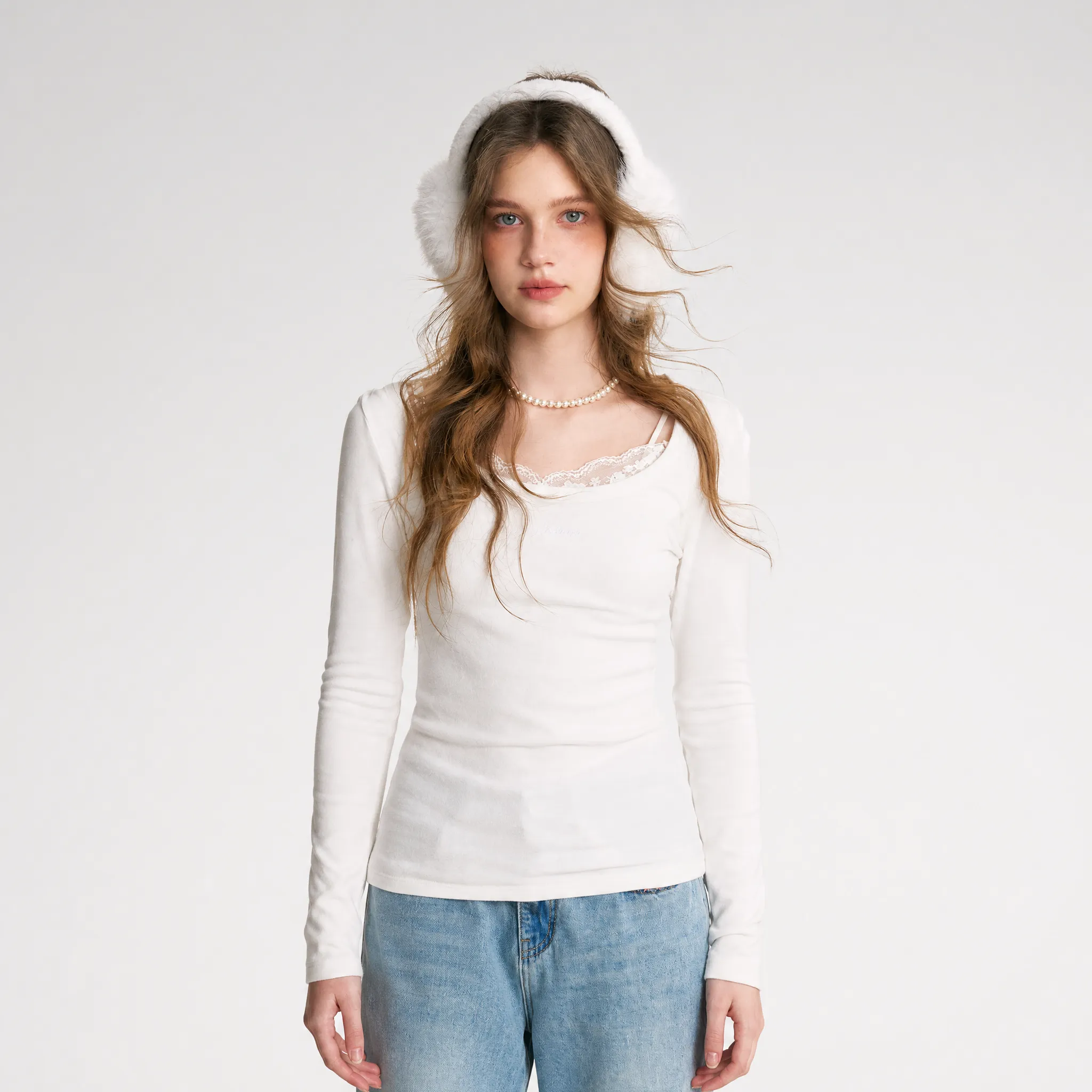MAINSLOT369 Deer Velvet Fitted Long-Sleeve Tee warna milky white bahan lembut