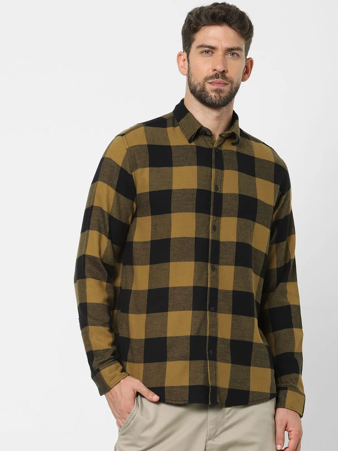 Kemeja pria lengan panjang motif kotak warna kuning dari OKEBOS138